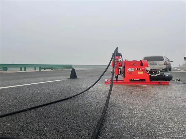 杭锦马路路基路面开裂下沉注浆加固灌浆